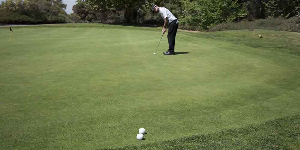 Hit Putts Before Round